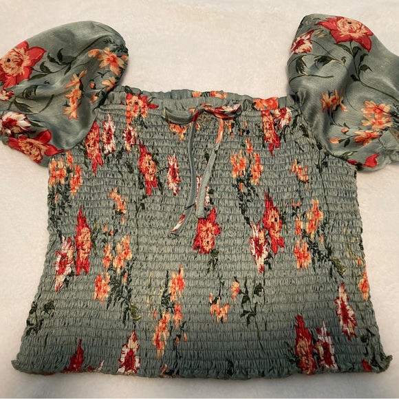 “The Style” Women’s Short Sleeve Top Size 10 Medium. - Picture 2 of 5